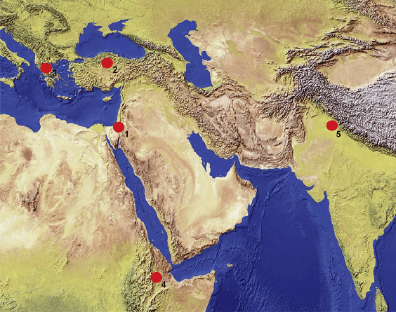 خريطة توضح الأماكن المذكورة في النص: 1. بيت لحم، فلسطين. 2. (Kale Tepe-3 (Büyükyaglı))، تركيا. 3. (Tsotylion)، اليونان. 4. (Hadar Formation)، إثيوبيا. 5. (Siwalik Formation)، باكستان.