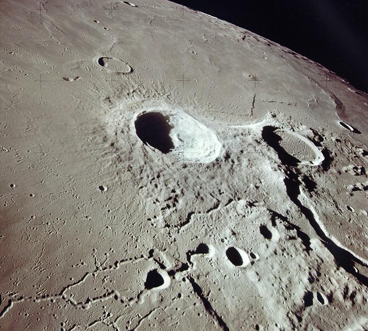فوهة أرسطرخرس على سطح القمر