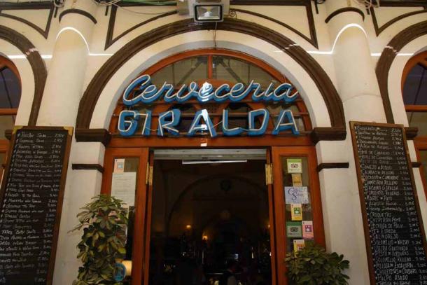 مطعم Cerverceria Giralda بإشبيلية.
