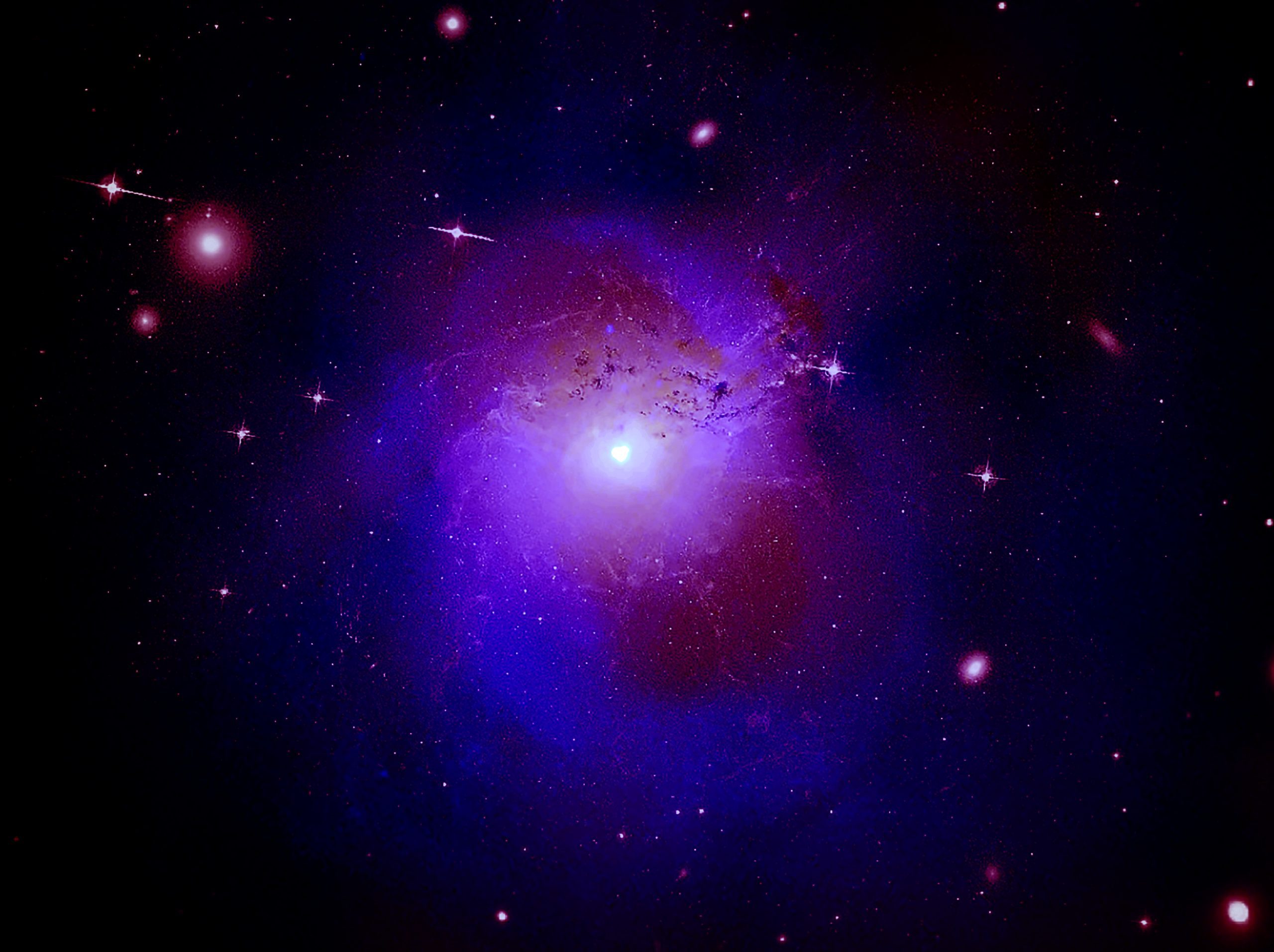 صورة مركبة من مجموعة مجرات باستخدام بيانات من مرصد شاندرا للأشعة السينية التابع لناسا المصدر:NASA