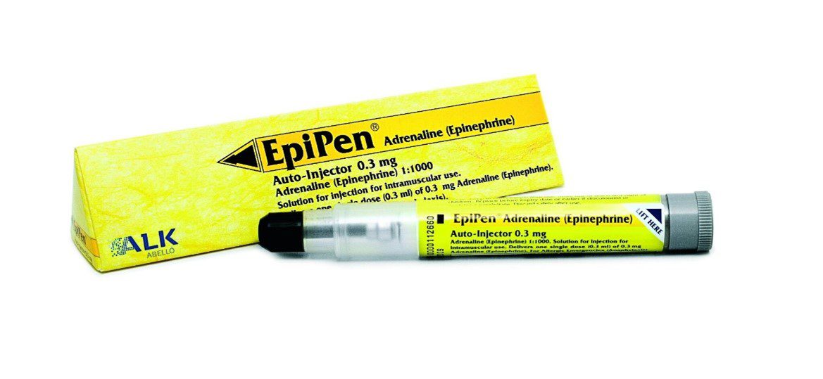 حاقن EpiPen الذي يستخدم لعلاج فرط الحساسية
