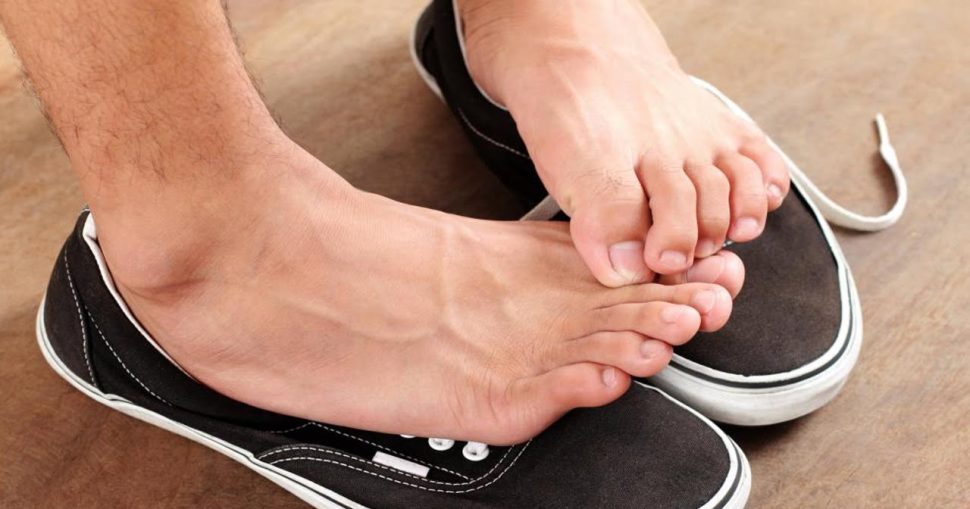How-to-treat-foot-odor-or-smelly-feet-with-home-remedies