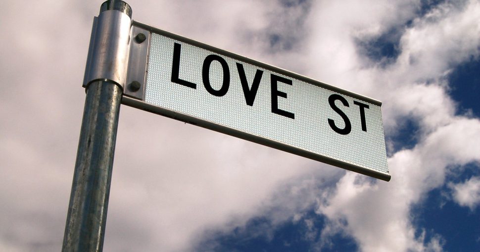 سيكولوجية الحب والرومانسية: ماذا يفعل الحب بِنا؟