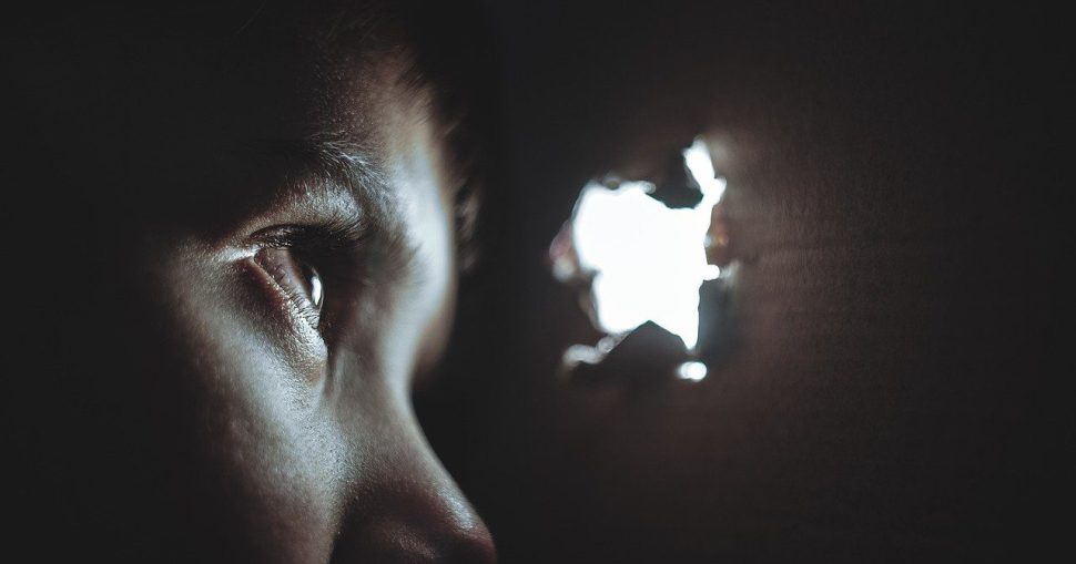 العنف المنزلي: القضايا النفسية بين المبرر والضحية